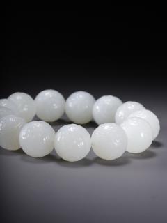 和田玉手串,尺寸:直径1.8厘米,重量108克